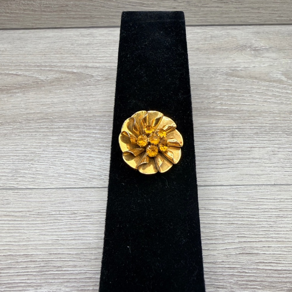Goldβ Tone Floral Brooch